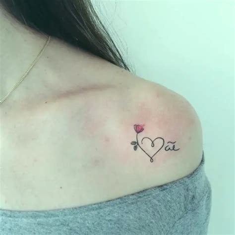 pecho mujer tatuajes de corazones|Los tatuajes de corazones en el pecho: una expresión de amor。